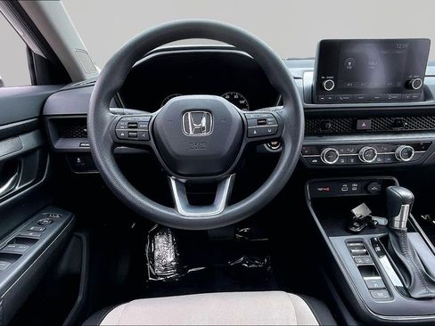 Used 2025 Honda CR-V EX image 9
