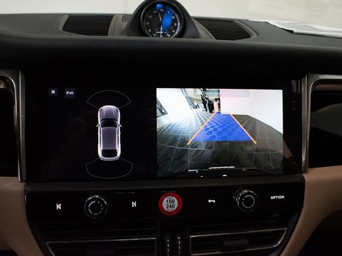 New 2025 Porsche Macan image 31