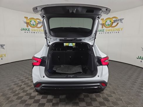 Certified 2024 Chevrolet Trax RS w/ Driver Confidence Package image 31