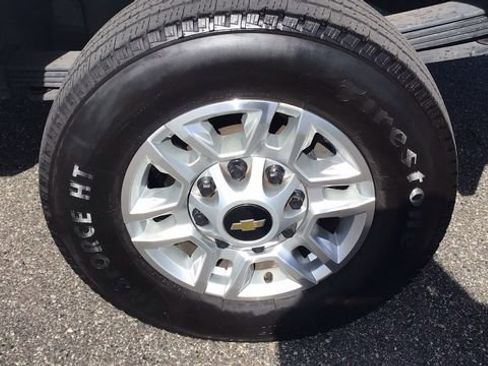 Used 2025 Chevrolet Silverado 2500 LT w/ Convenience Package image 11