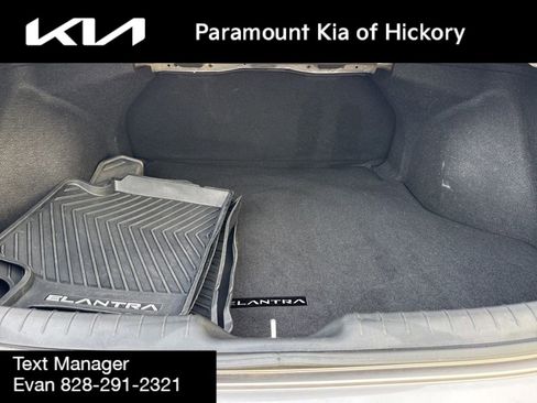 Used 2023 Hyundai Elantra SEL w/ Convenience Package image 11