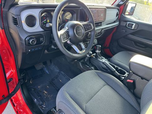Certified 2025 Jeep Wrangler Unlimited Sahara w/ Safety Group AWD/4WD image 18