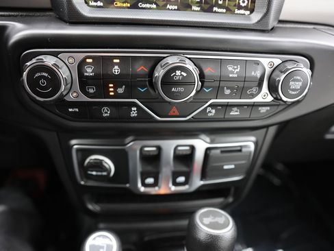 Used 2021 Jeep Wrangler Sport image 26