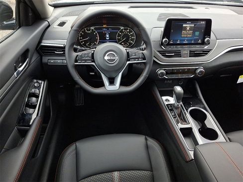 New 2025 Nissan Altima 2.5 SR image 9