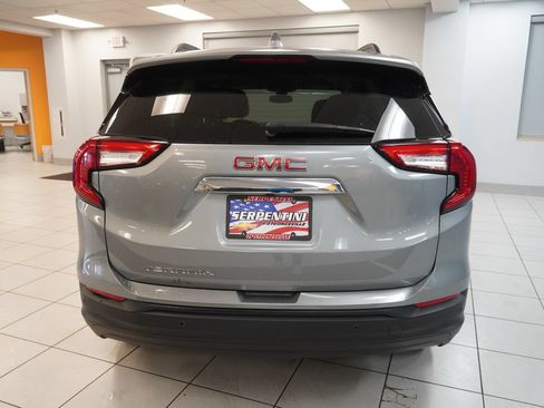 Used 2024 GMC Terrain SLE w/ Driver Convenience Package FWD image 8