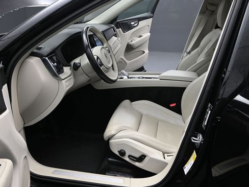 Used 2022 Volvo XC60 B5 Inscription w/ Advanced Package image 17
