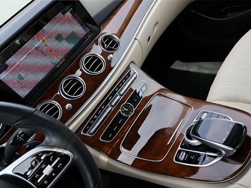 Used 2019 Mercedes-Benz E 300 4MATIC image 21
