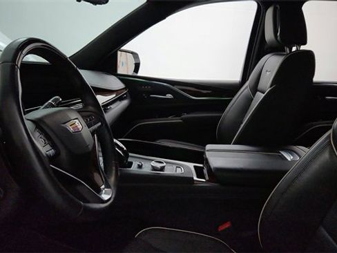 Certified 2024 Cadillac Escalade Premium Luxury image 12