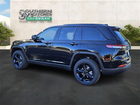 New 2025 Jeep Grand Cherokee Altitude image 3
