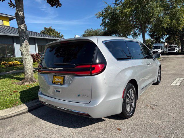 Used 2022 Chrysler Pacifica Limited w/ Uconnect Theater Family Group FWD image 7