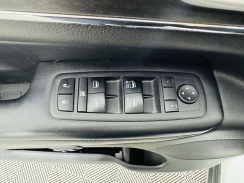 Used 2018 Jeep Grand Cherokee Limited AWD/4WD image 9