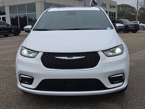 New 2026 Chrysler Pacifica Pinnacle image 2