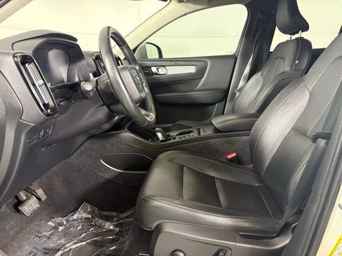 Used 2021 Volvo XC40 T5 Momentum image 20