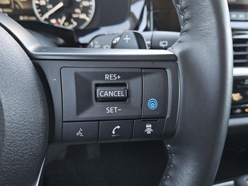 Used 2024 Nissan Pathfinder SV image 16