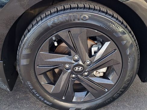 Certified 2023 Hyundai Elantra SEL image 28