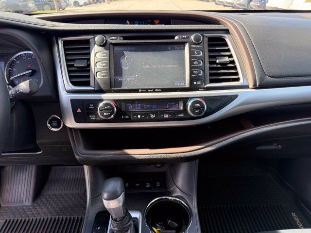 Used 2018 Toyota Highlander XLE AWD/4WD image 24