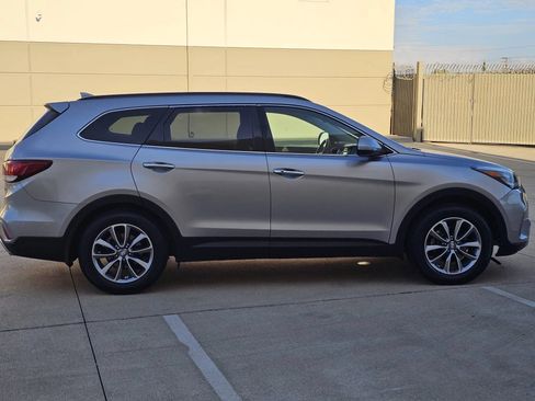 Used 2017 Hyundai Santa Fe Limited FWD image 4