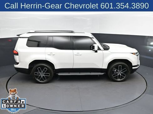 Used 2024 Lexus GX 550 w/ Accessory Package (Z1) AWD/4WD image 16