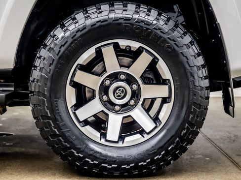 Used 2021 Toyota 4Runner TRD Off-Road Premium AWD/4WD image 36