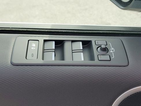 Used 2024 Land Rover Discovery Dynamic SE AWD/4WD image 22