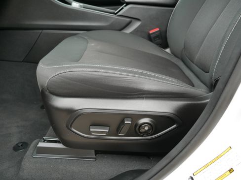 Used 2023 Jeep Grand Cherokee Laredo w/ Luxury Tech Group I AWD/4WD image 20