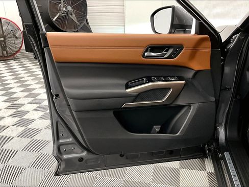 New 2025 Nissan Pathfinder Platinum w/ Cargo Package AWD/4WD image 31