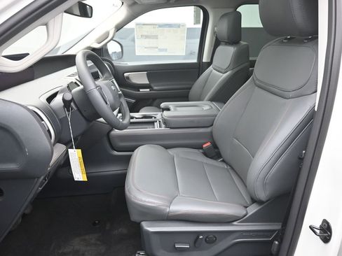 New 2025 Ford Expedition Active image 18