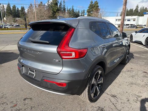 Used 2019 Volvo XC40 T5 Momentum image 8
