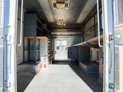 Used 2009 Chevrolet Express 3500 image 8