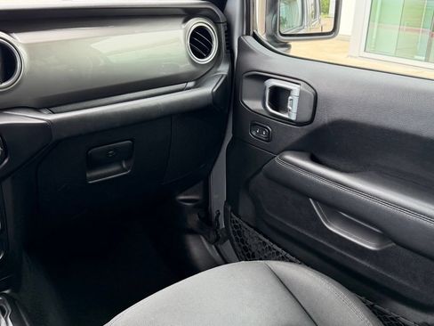 Used 2020 Jeep Wrangler Unlimited Sahara AWD/4WD image 26