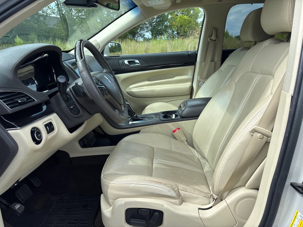 Used 2019 Lincoln MKT AWD image 10
