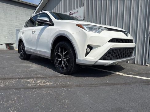 Used 2016 Toyota RAV4 SE image 4