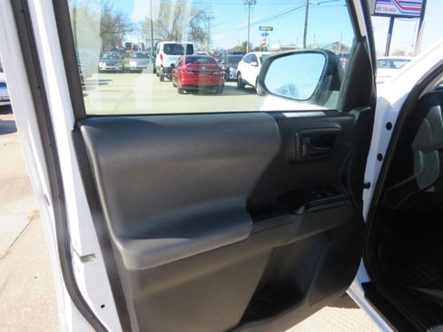 Used 2022 Toyota Tacoma SR AWD/4WD image 16