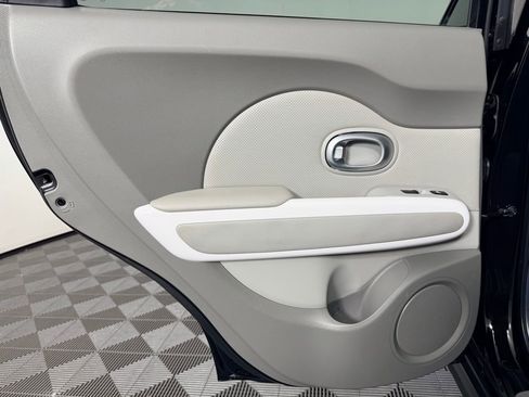 Used 2017 Kia Soul EV + w/ Sun & Fun Package image 31