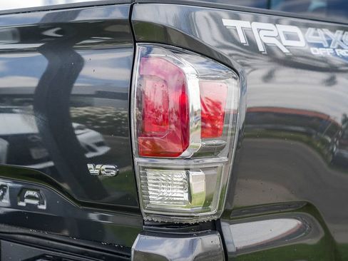 Used 2023 Toyota Tacoma TRD Off-Road w/ Technology Package AWD/4WD image 9