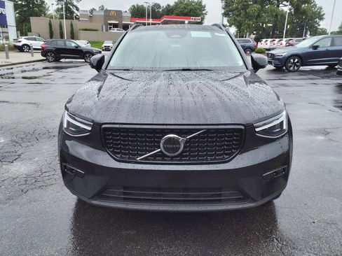 New 2025 Volvo XC40 B5 Plus w/ Climate Package image 10
