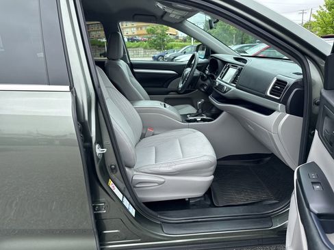 Used 2016 Toyota Highlander Plus AWD/4WD image 7