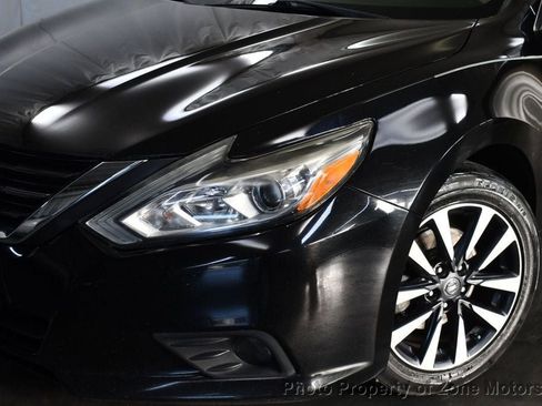 Used 2017 Nissan Altima 2.5 SV image 3