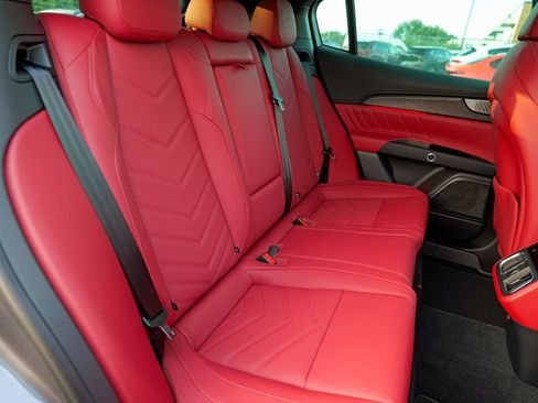 Used 2025 Maserati Grecale Modena AWD/4WD image 33