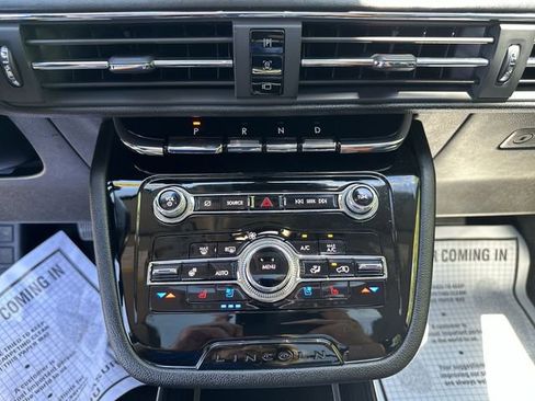 Used 2022 Lincoln Corsair AWD w/ Premium Package image 19
