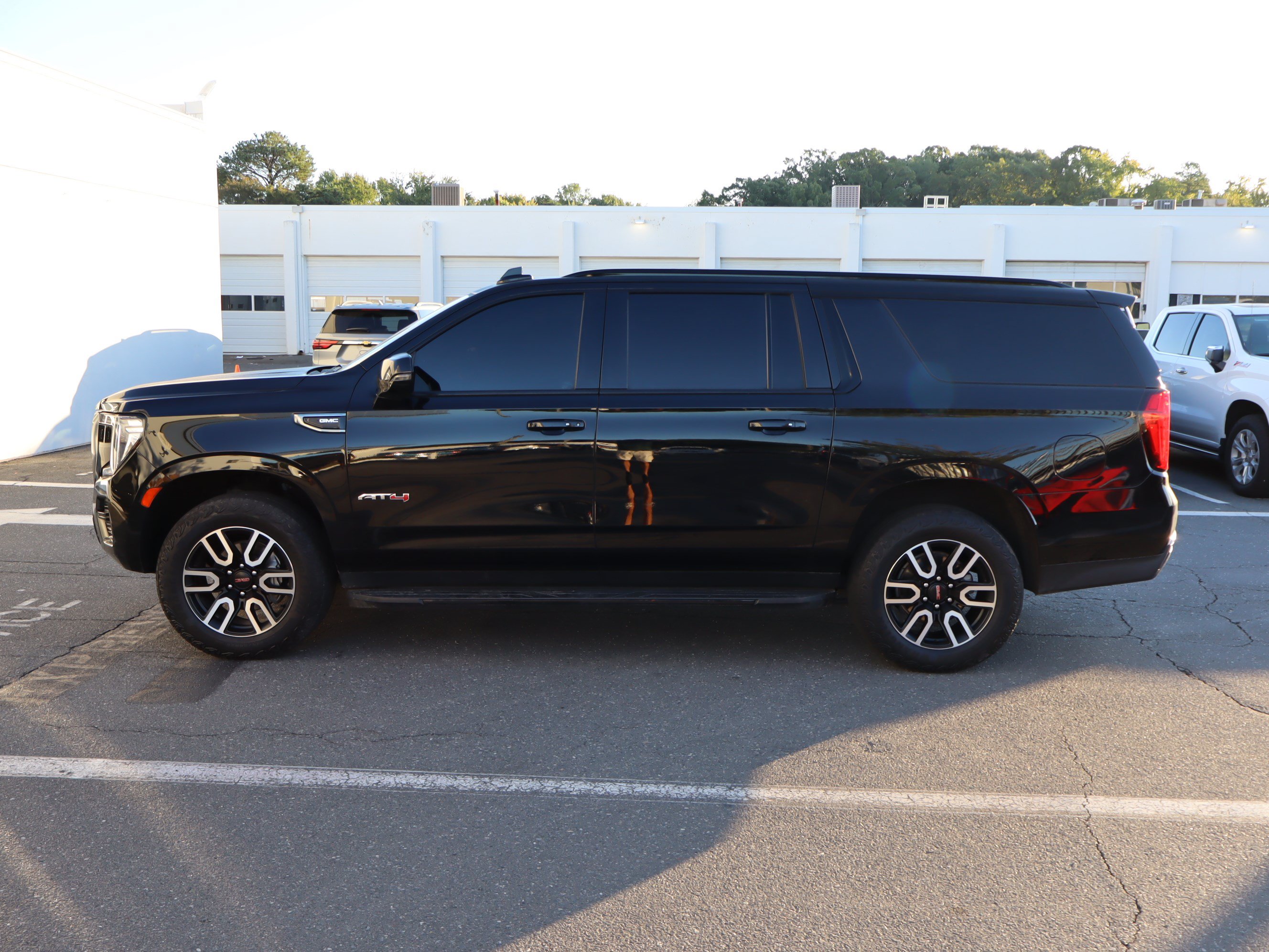 Used 2023 GMC Yukon XL AT4 AWD/4WD image 7
