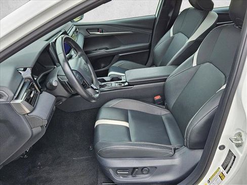 Used 2025 Toyota Camry SE FWD image 15