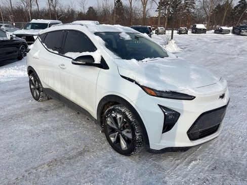 Used 2023 Chevrolet Bolt EUV LT w/ Convenience Package image 3