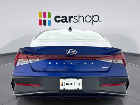 Used 2025 Hyundai Elantra Limited FWD image 4