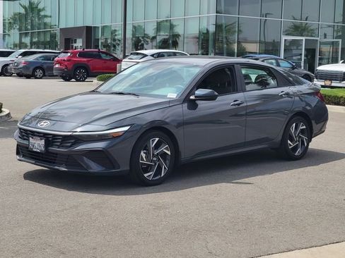 Certified 2025 Hyundai Elantra SEL FWD image 2