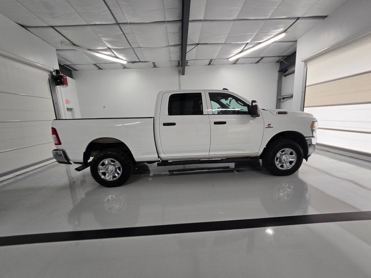Used 2024 RAM 2500 Tradesman w/ Chrome Appearance Group AWD/4WD image 11