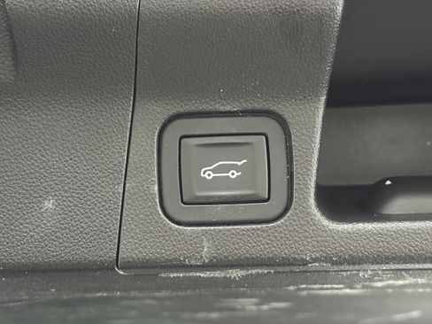 Used 2017 GMC Acadia SLE image 27