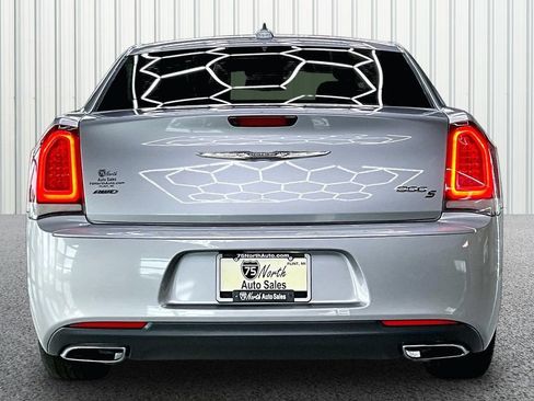 Used 2018 Chrysler 300 S AWD/4WD image 5
