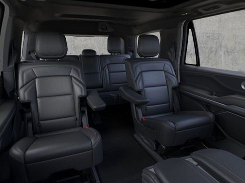 New 2026 Lincoln Navigator Reserve w/ Jet Appearance Package AWD/4WD image 11