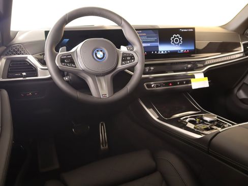 New 2026 BMW X5 xDrive50e w/ M Sport Package image 2